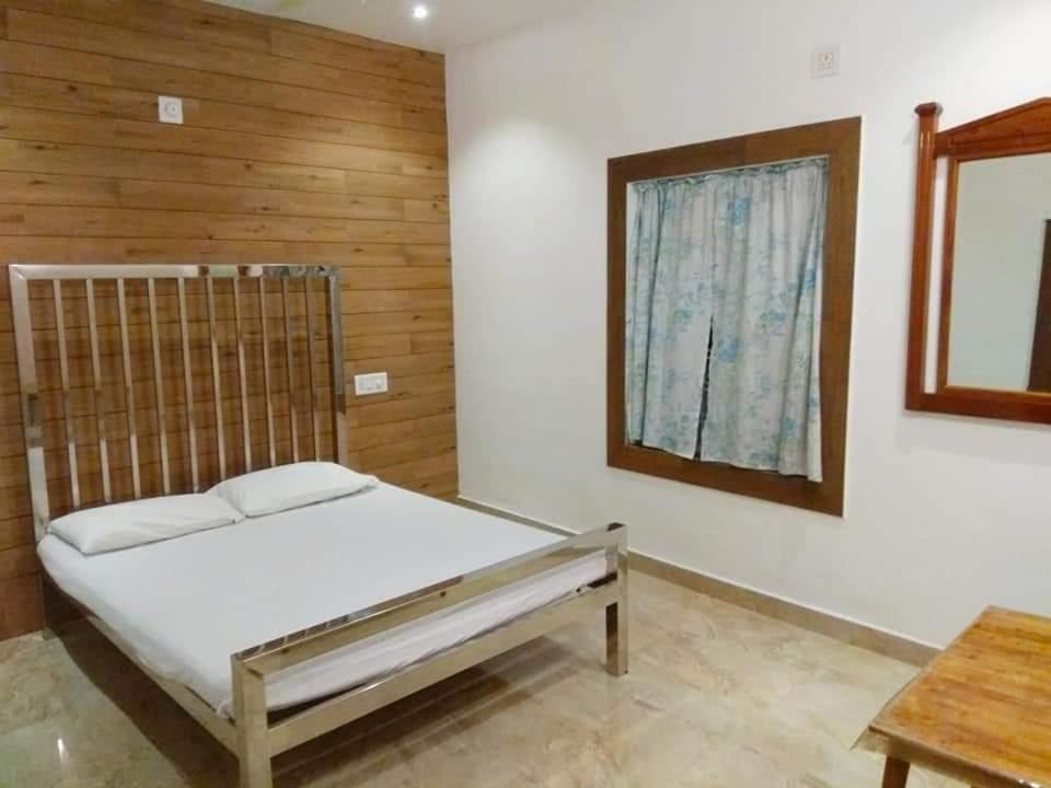 Premier Tourist Home Kizhake Chālakudi Exteriör bild